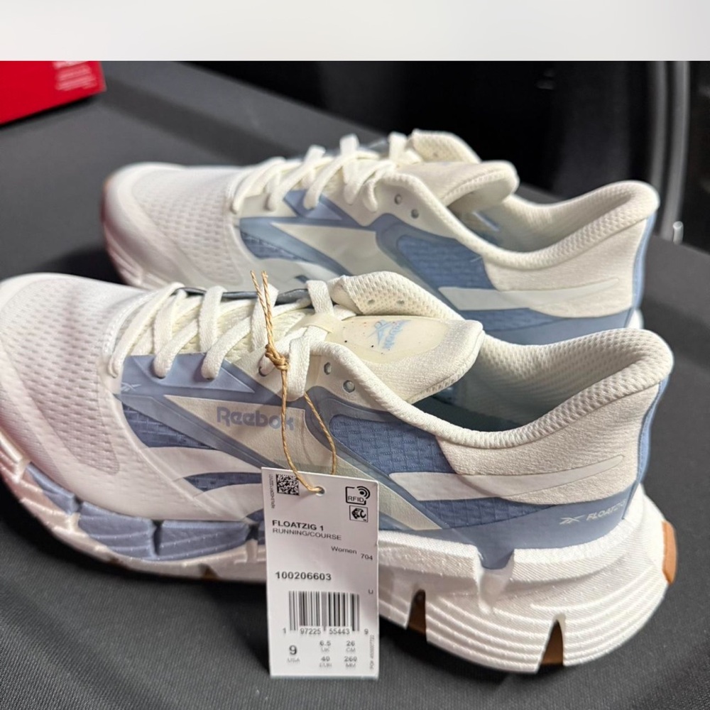 Reebok FloatZig 1 BRAND NEW, UNUSED White and Light Blue Sneakers